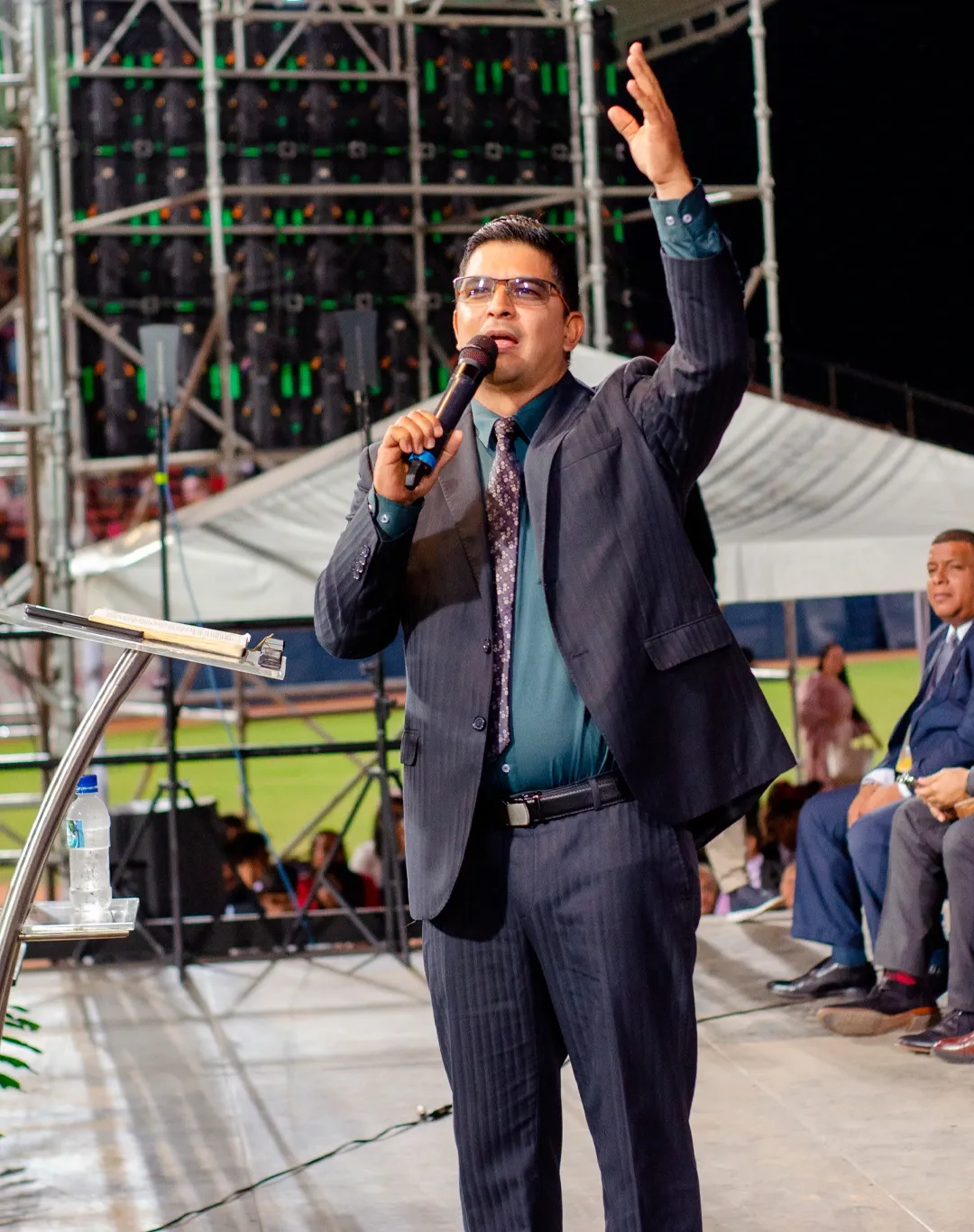 ¡Feliz Cumpleaños y Aniversario Ministerial a nuestro Rvdo. Oswald Rondón!